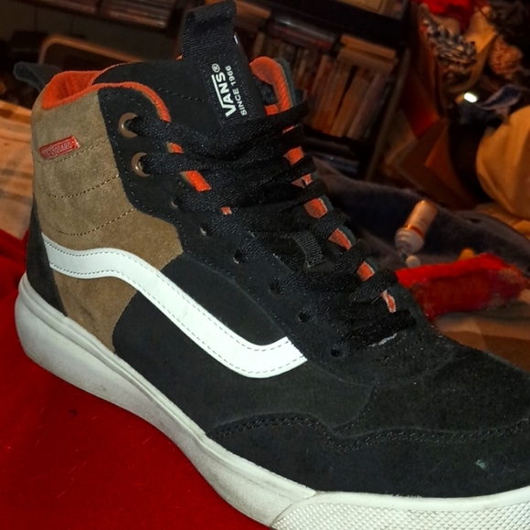 Vans - Picture 1 of 4